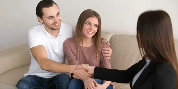 megállapodás a kivitelező képviselőjével