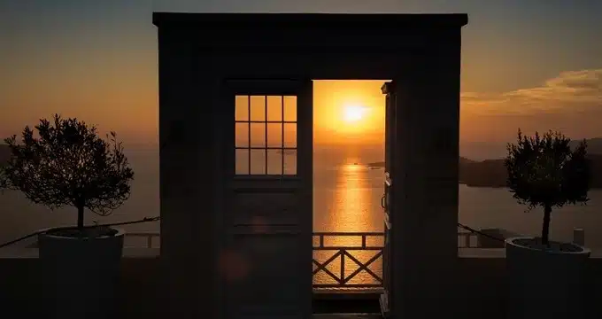 Alkonyi látkép egy ajtón keresztül
