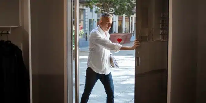 kétszárnyú műanyag bejárati ajtó