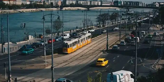Dunai látkép villamossal