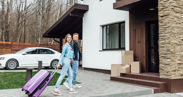 Ki jön az én házamba a kétszárnyú bejárati ajtón keresztül?
